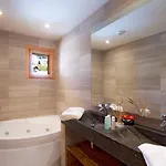 Norma By Leavetown Vacations *